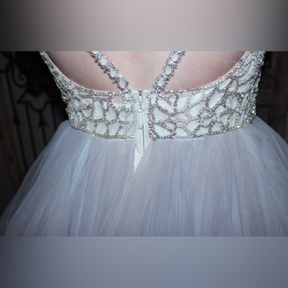 Hayley Paige Dori Wedding Dress - Picture 8 of 14